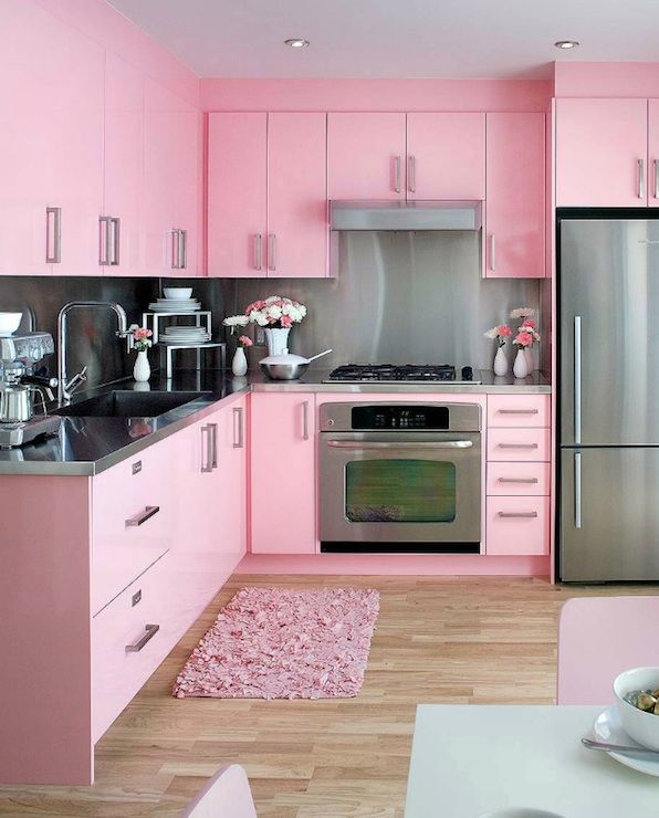 Mẫu thiết kế bếp đẹp tone màu hồng phấn cho cô nàng bánh bèo