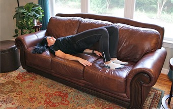 30 bài tập nâng cao sức khỏe với ghế sofa tại nhà